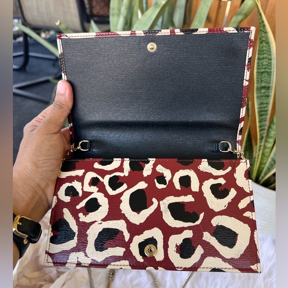 🔥🔥NEW GUCCI
Patent Leopard Print Betty Chain Wallet Brick Red Black🔥🔥 - Picture 8 of 14